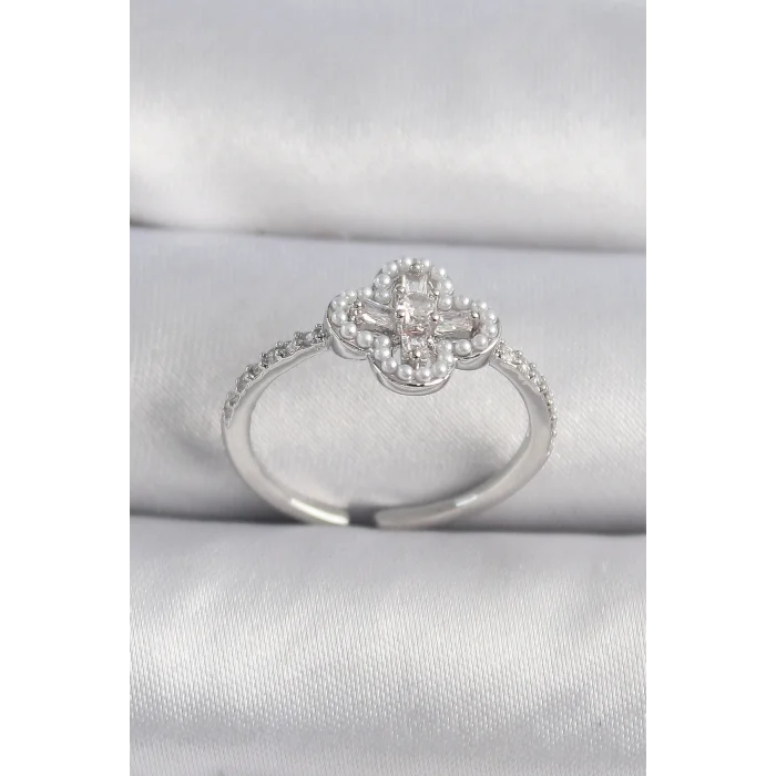 Pirinç Gümüş Renk Zirkon Taşlı Yonca Model İnci Detay Kadın Yüzük