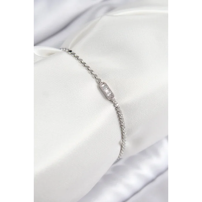 Pirinç Zirkon Taşlı Dikdörtgen Model Ezme Zincir Gümüş Renk Kadın Bileklik