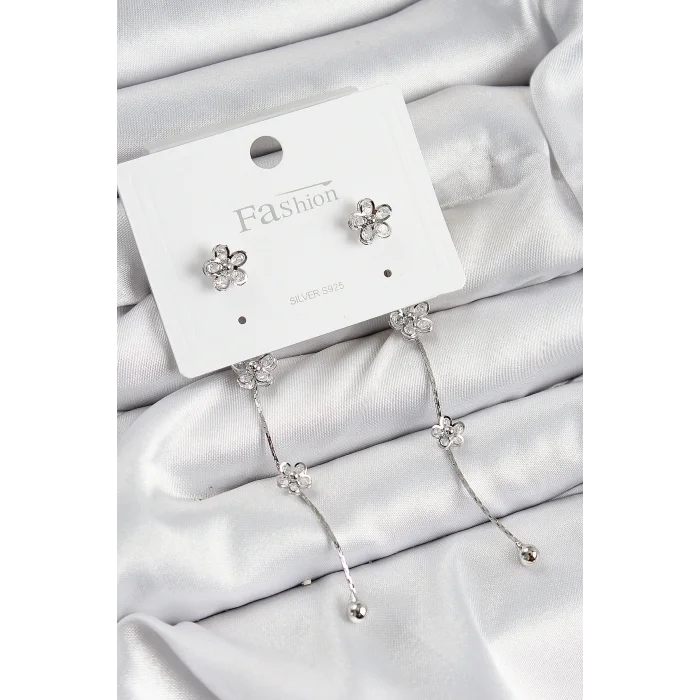 Pirinç Zirkon Taşlı Sallantılı Çiçek Model Gümüş Renk 925 Ayar Gümüş Çivi Kadın Küpe