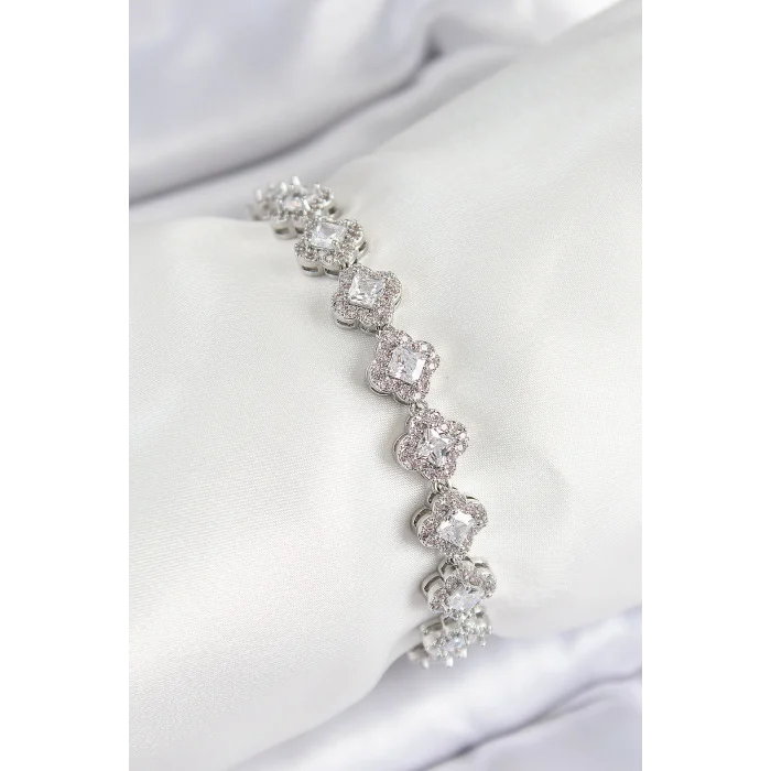 Pirinç Zirkon Taşlı Yonca Baget Model Gümüş Renk VIP Seri Kadın Bileklik