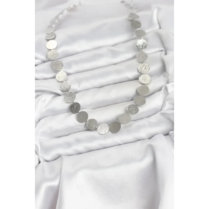 Yuvarlak Plaka Model Gümüş Renk Kadın Kolye