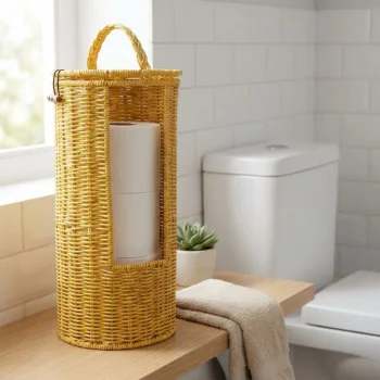 Askılı Plastik Rattan Tuvalet Kâğıdı Standı – Hasır Görünümlü, Kapaklı, Yedekli WC Kâğıtlık, Banyo ve Tuvalet İçin Dekoratif Organizer (5047)