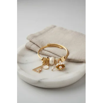 Beyaz Deniz Kabuğu Model Gold Renk Charmlı Bileklik
