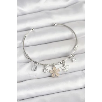 Çiçek ve Kelebek Charmlı Gümüş Renk Pirinç Kadın Bileklik