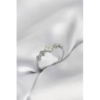 Gümüş Renk Minimal Yonca ve Zirkon Taşlı Kadın Yüzük