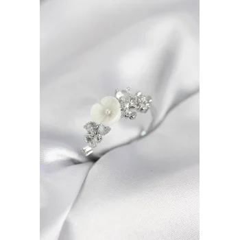 Gümüş Renk Pirinç Çiçek Model Zirkon Taşlı Kadın Yüzük