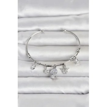 Gümüş Renk Pirinç Kedi Detaylı Charmlı Kadın Bileklik