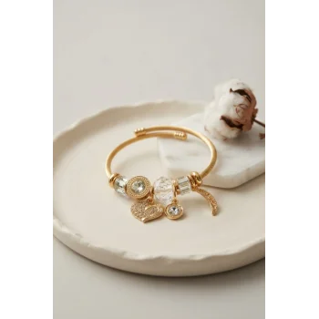Kalp Model Gold Renk Beyaz Charmlı Bileklik