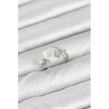 Pirinç Gümüş Renk Çiçek Model Zirkon Taşlı Kadın Yüzük