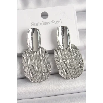 Pirinç Gümüş Renk İşlemeli Kare Plaka Model Kadın Küpe