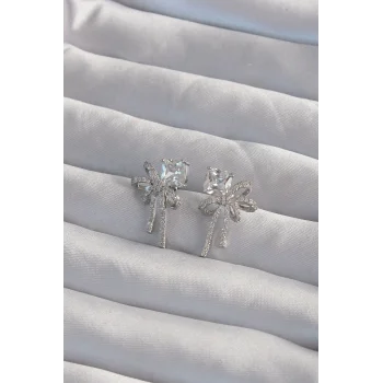 Pirinç Gümüş Renk Kare Zirkon Taşlı Fiyonk Küpe