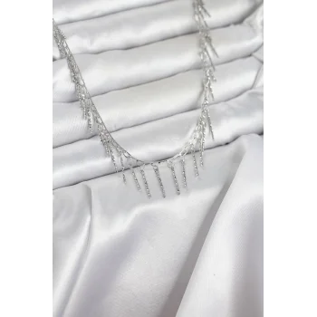 Pirinç Gümüş Renk Saçaklı Model Kadın Kolye