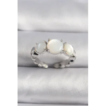 Pirinç Gümüş Renk Zirkon Taş Detaylı Beyaz Sedefli VIP Seri Kadın Yüzük