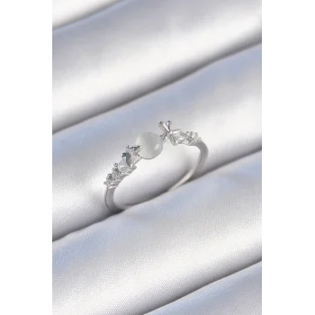 Pirinç Gümüş Renk Zirkon Taşlı Beyaz Mineli Kelebek Detay Kadın Yüzük