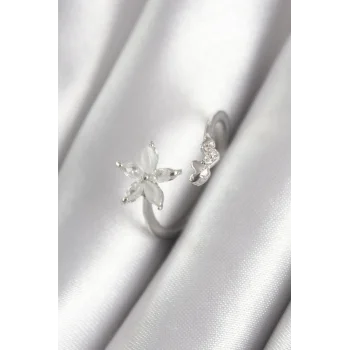 Pirinç Gümüş Renk Zirkon Taşlı Çiçek Model Kalp Detay Kadın Yüzük