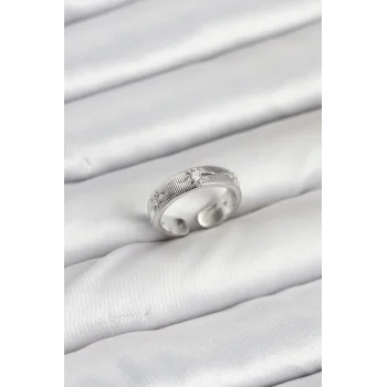 Pirinç Gümüş Renk Zirkon Taşlı Kutup Yıldızı Model Kadın Yüzük