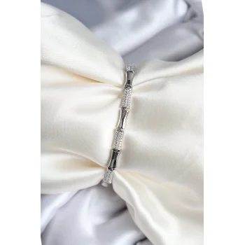 Pirinç Kemik Model Zirkon Taşlı Gümüş Renk Kadın Bileklik