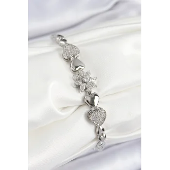 Pirinç Zirkon Taşlı Kalp Detaylı Çiçek Model Gümüş Renk Kadın Bileklik