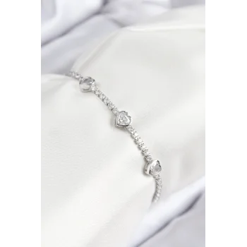 Pirinç Zirkon Taşlı Sıralı Kalp Model Gümüş Renk Asansörlü Kadın Bileklik