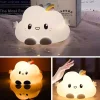 5 Farklı Renk Modlu Bulut Figürlü Pofuduk LED Gece Lambası–Yumuşak Dokulu Çocuk Odası ve Dekoratif Şarjlı Ortam Işığı (5047)