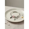 Beyaz Çiçek Charmlı Bileklik