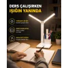 Kalemlik ve Telefon Standlı Masa Lambası – Kısılabilir LED Işık, Göz Dostu Tasarım Yeni Nesil