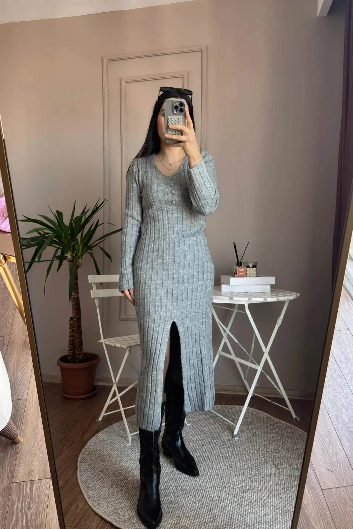 Önden Yırtmaçlı Düğme Detaylı Gri Triko Elbise