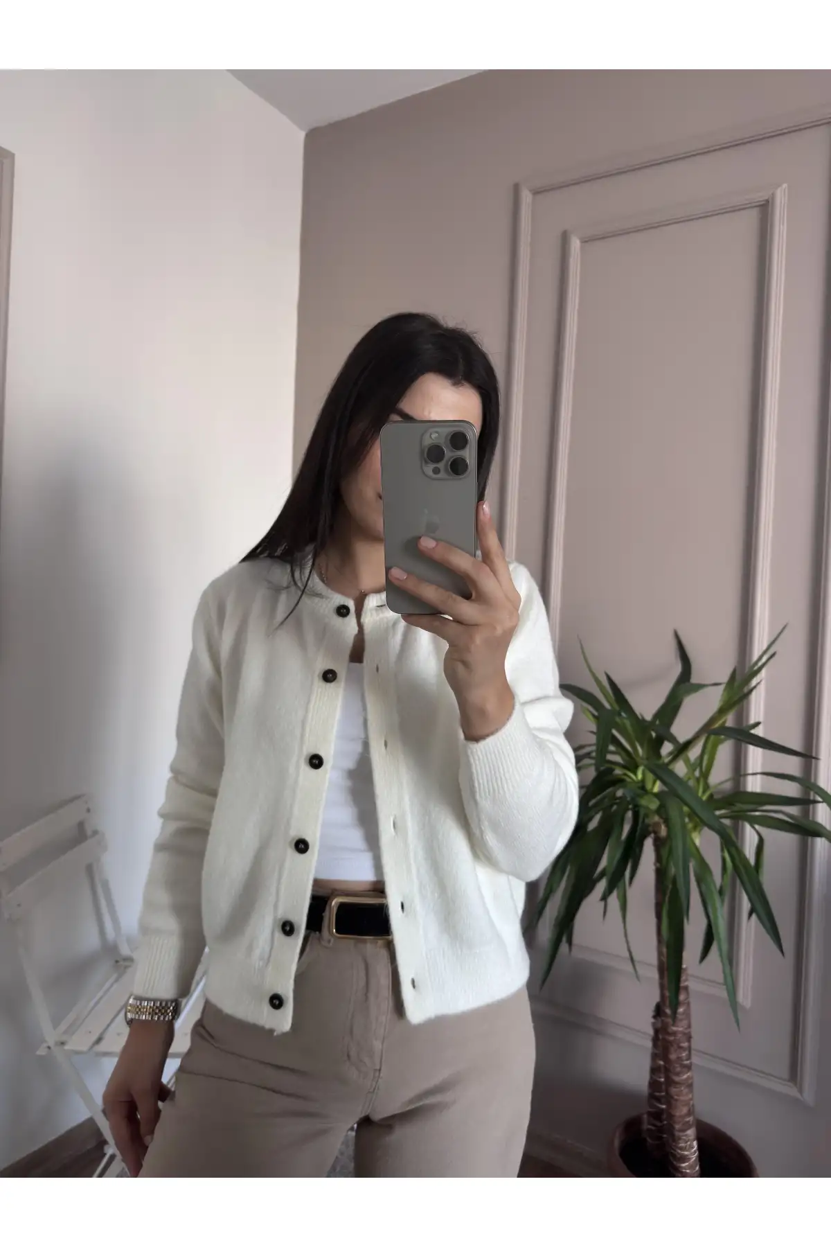 Düğmeli Yumoş Ekru Triko Hırka