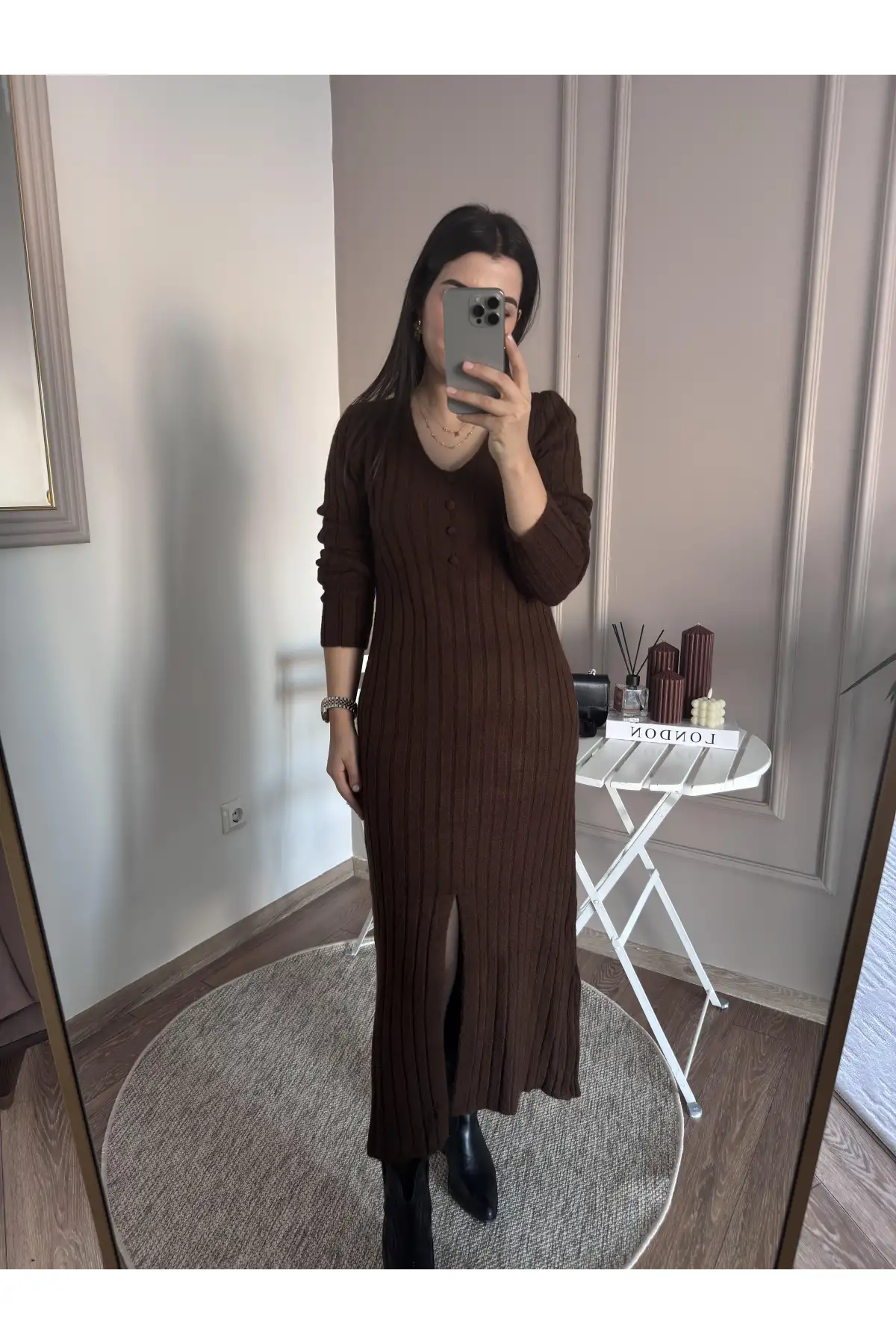 Önden Yırtmaçlı Düğme Detaylı Kahverengi Triko Elbise