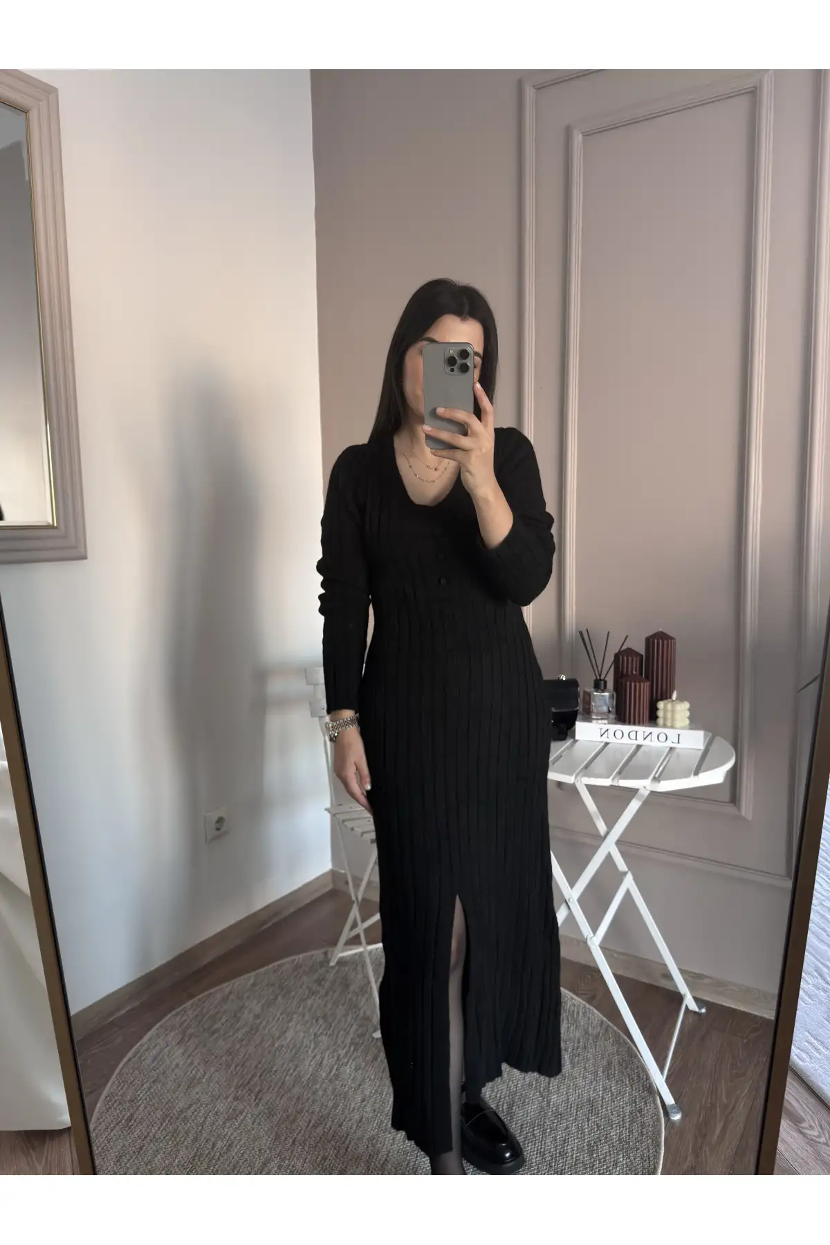 Önden Yırtmaçlı Düğme Detaylı Siyah Triko Elbise