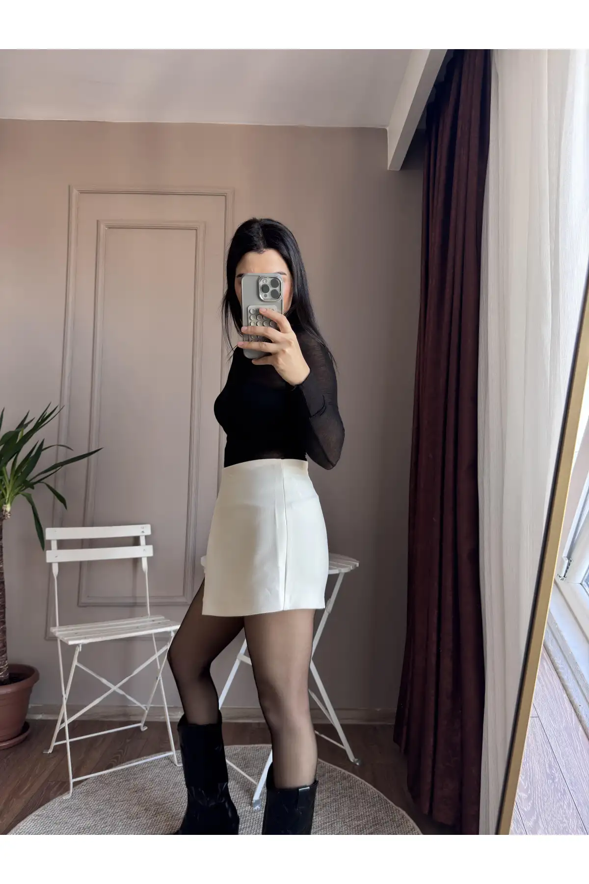 Zincir Detaylı Ekru Kumaş Şort Etek