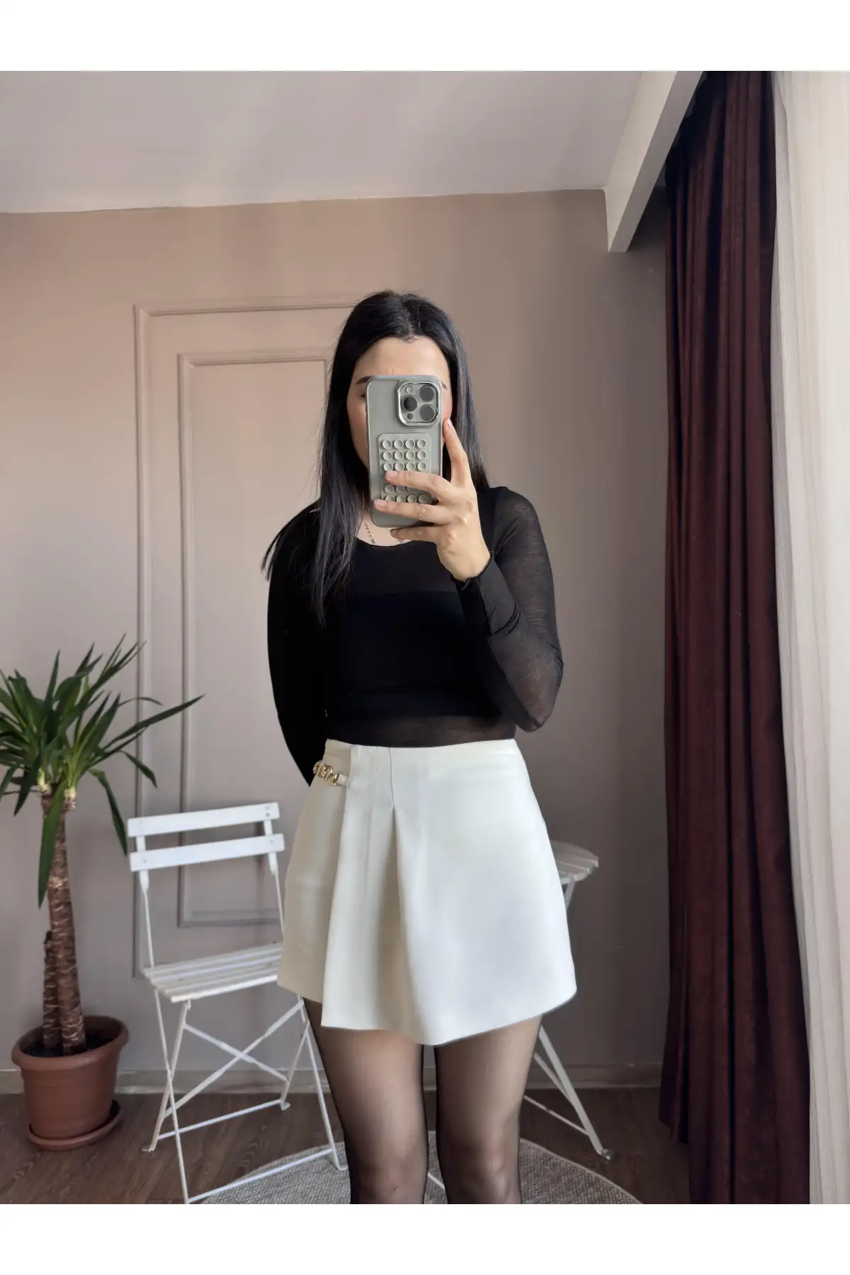 Zincir Detaylı Ekru Kumaş Şort Etek