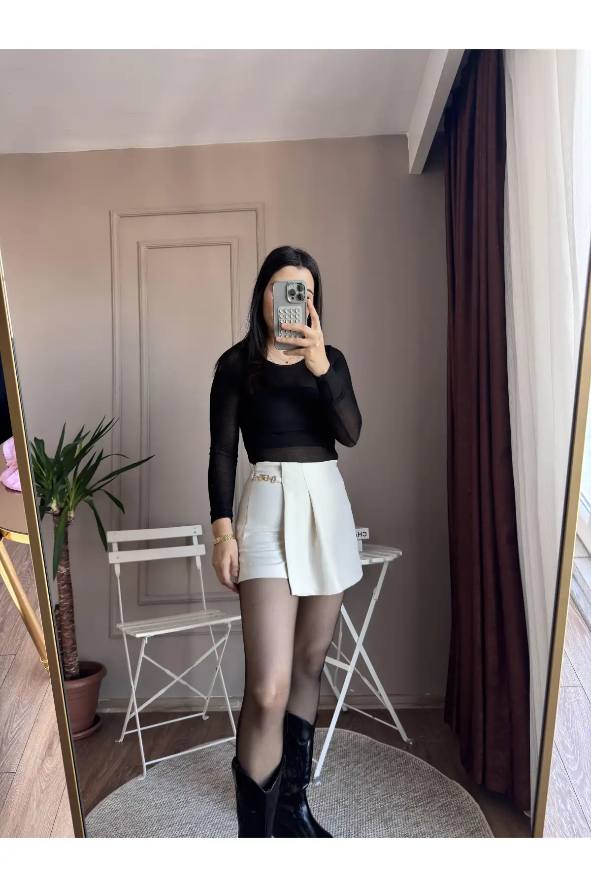 Zincir Detaylı Ekru Kumaş Şort Etek