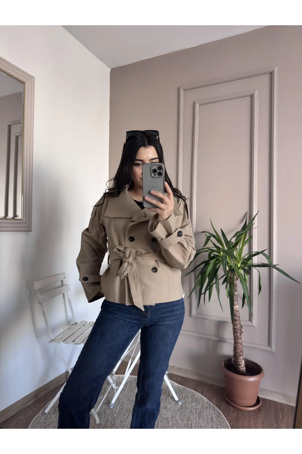 Yandan Cepli Düğmeli Bej Kısa Trençkot