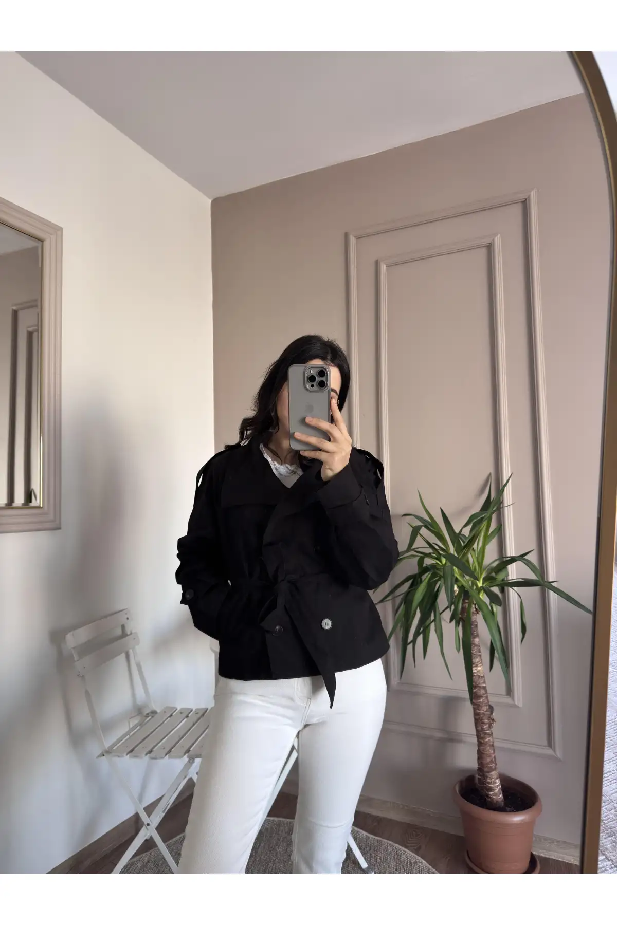 Yandan Cepli Düğmeli Siyah Kısa Trençkot