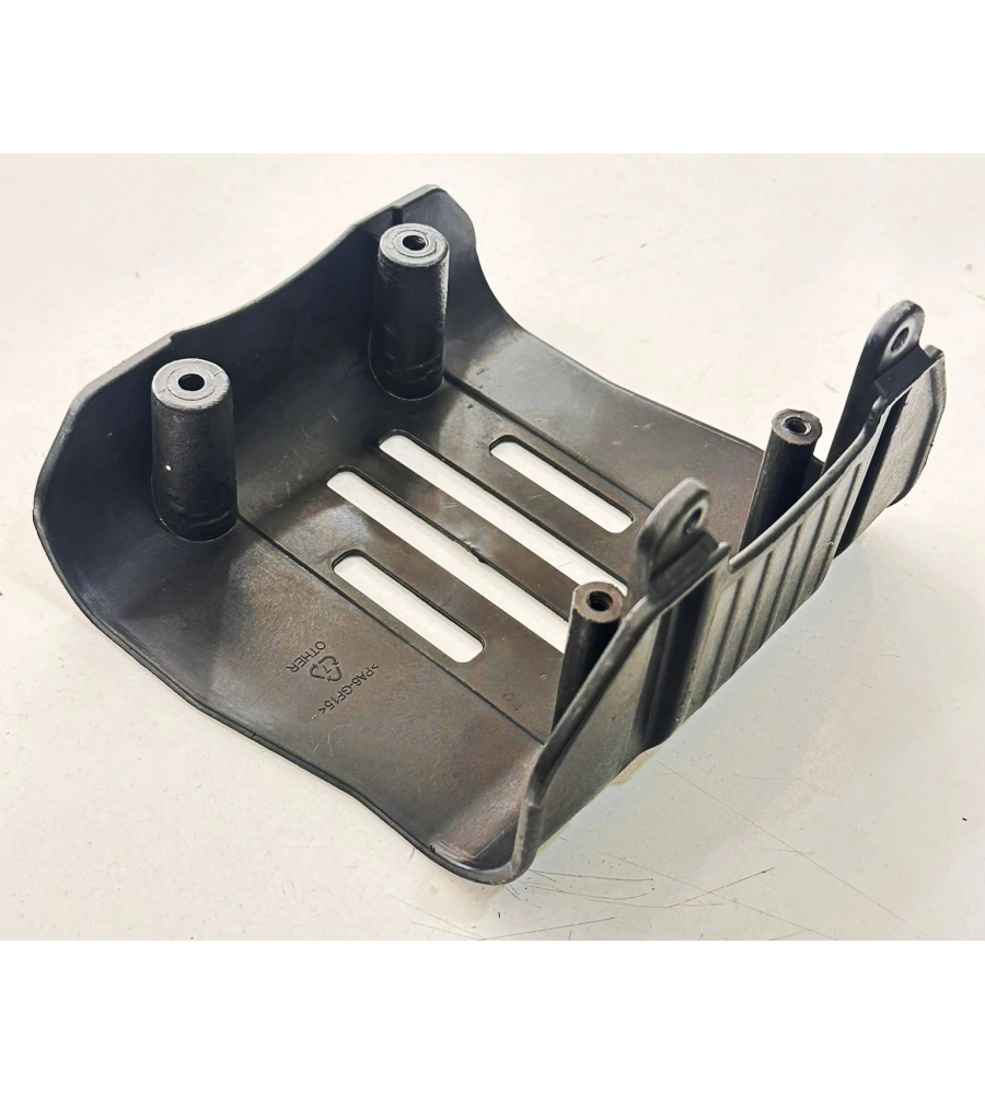 Ferrino 555Y Motorlu Yan Tip Tırpan Benzin Deposu Alt Muhafaza Koruma