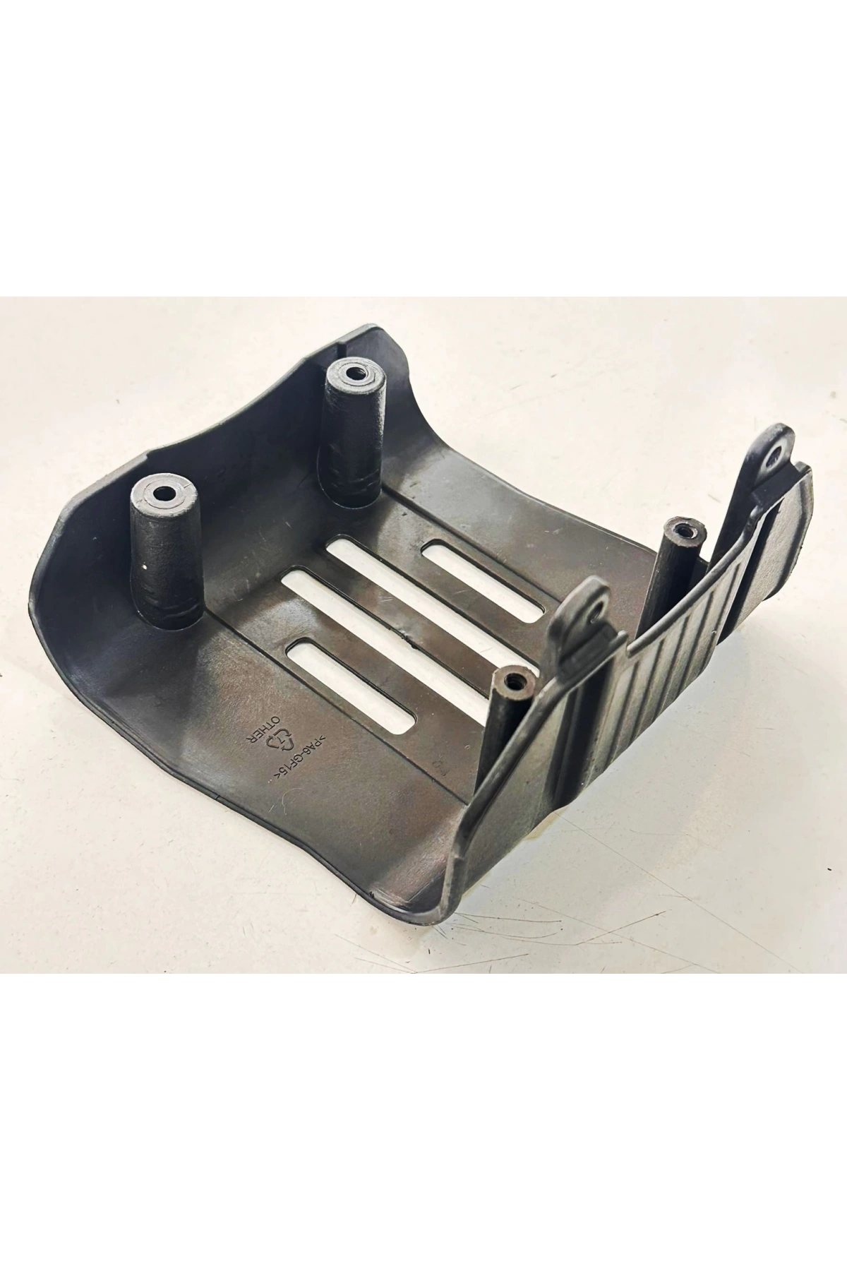 Ferrino 555Y Motorlu Yan Tip Tırpan Benzin Deposu Alt Muhafaza Koruma