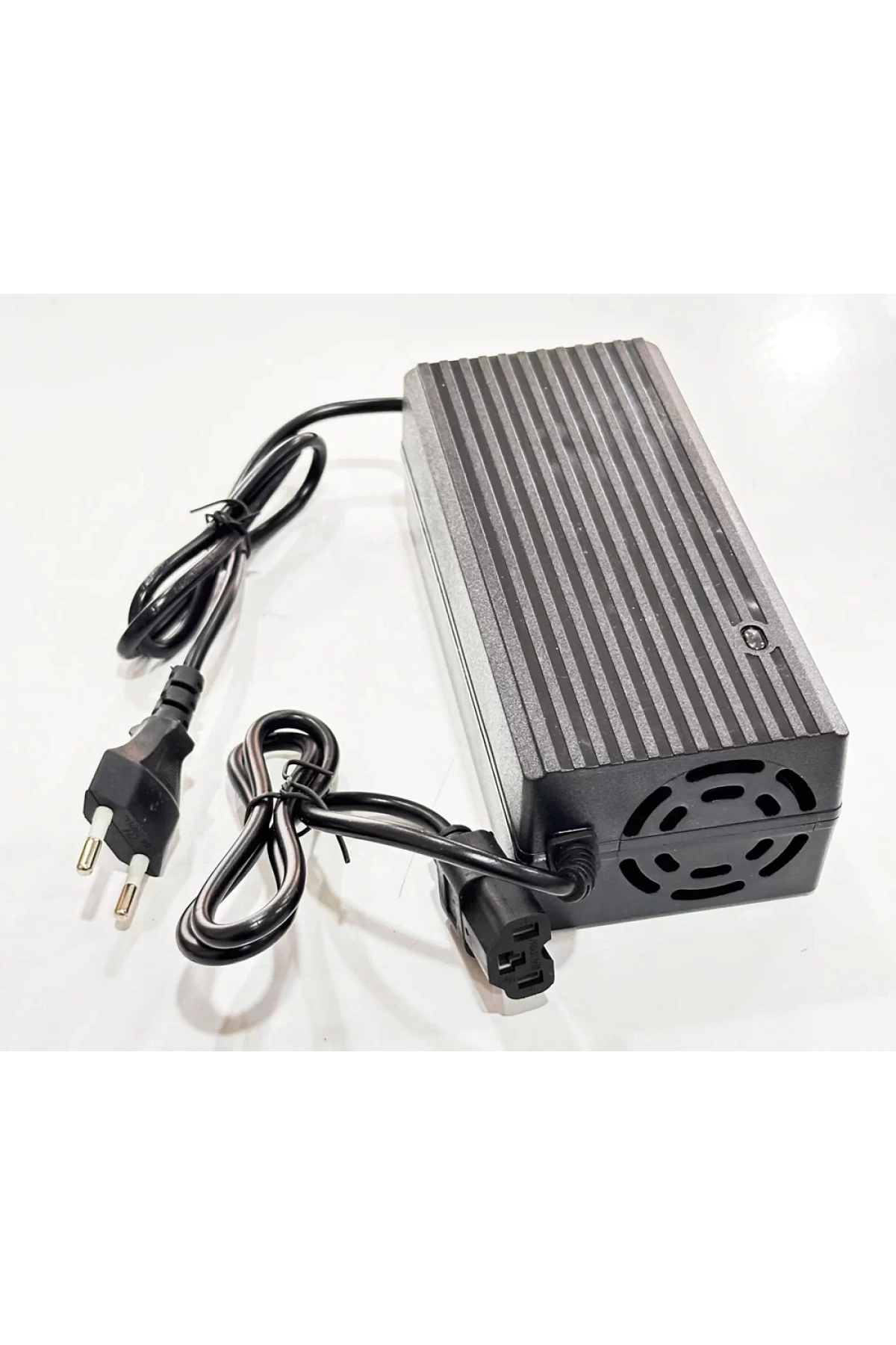 Ferrino Çay Toplama Makinesi 24V Li-Ion Batarya Şarj Aleti Fanlı