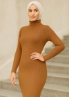 Kadın Tesettür Triko Elbise Boğazlı Uzun Fitilli Dokuma Esnek Tam Kalıp 130 - Kahverengi