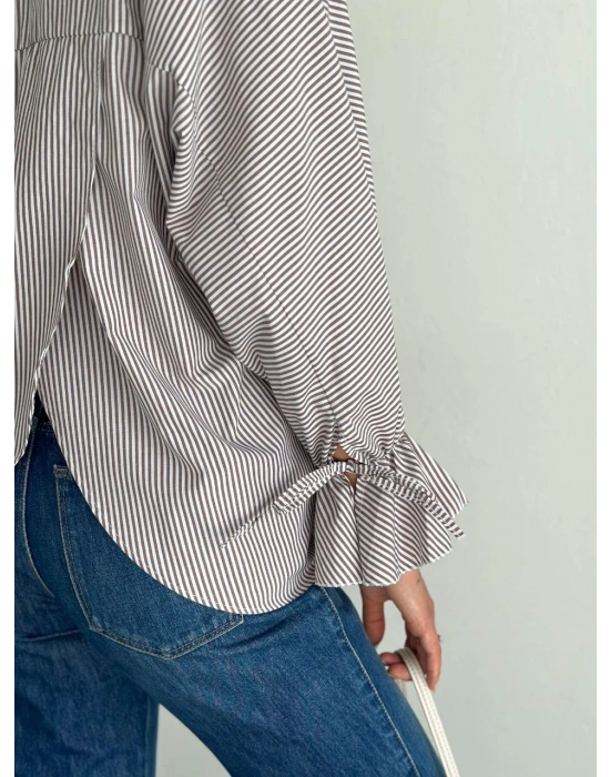 Kadın Arkası Asimetrik Yırtmaç Kesim Detaylı Cizgili Bluz Gömlek - Gri