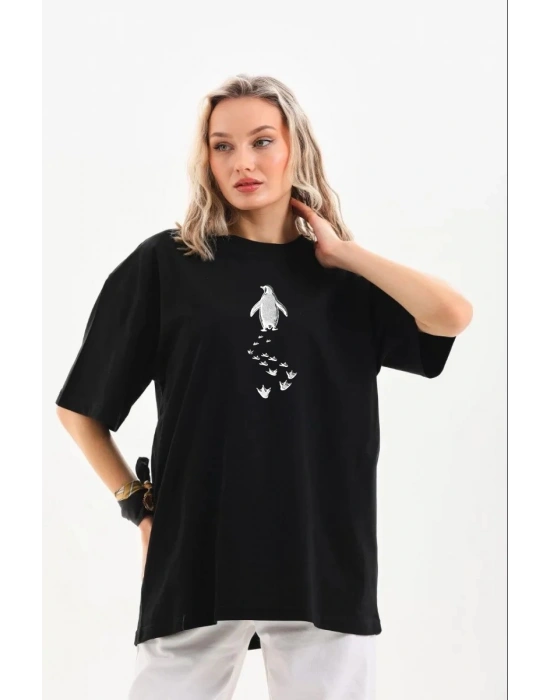 Kadın Nihilist Penguen Temalı Oversize Bisiklet Yaka Tişört - Siyah