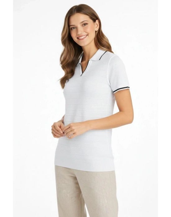 Kadın Triko Kumaş Yakalı Düğmesiz Açık Yaka Fitilli Kısa Kollu Regular Fit Tişört T-shirt - Beyaz