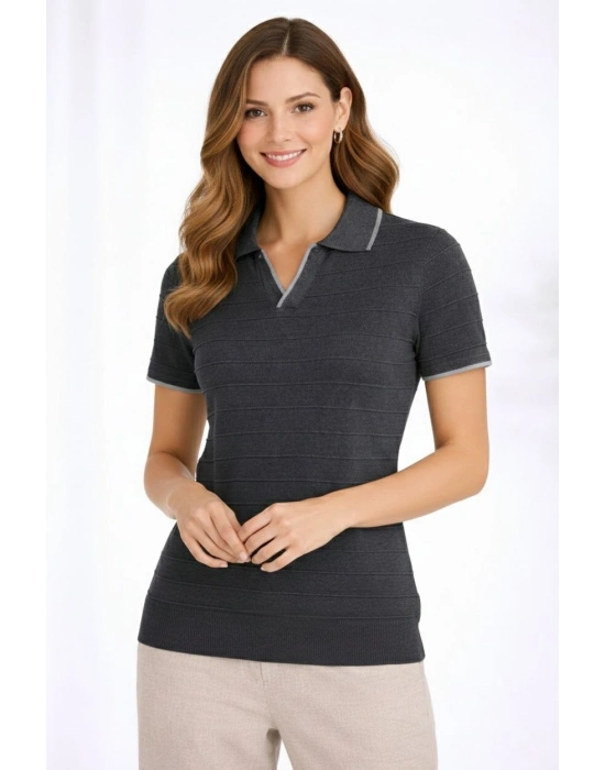 Kadın Triko Kumaş Yakalı Düğmesiz Açık Yaka Fitilli Kısa Kollu Regular Fit Tişört T-shirt - Siyah