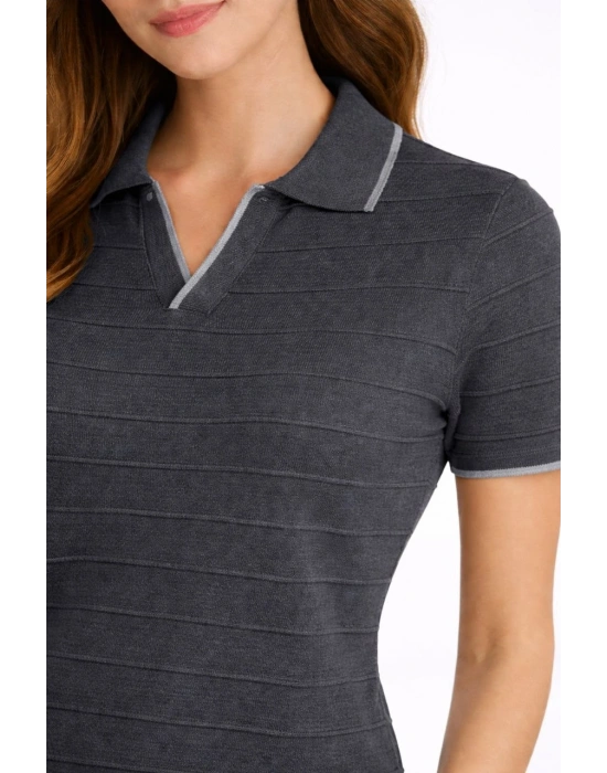 Kadın Triko Kumaş Yakalı Düğmesiz Açık Yaka Fitilli Kısa Kollu Regular Fit Tişört T-shirt - Siyah