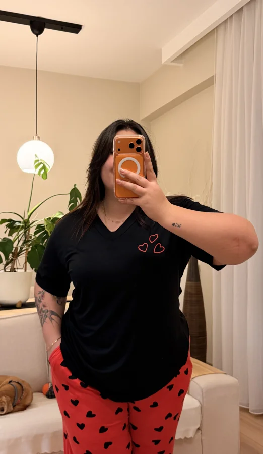 V Yaka Geniş Kesim Esnek Pamuklu Pijama Takımı - Siyah Kalpli