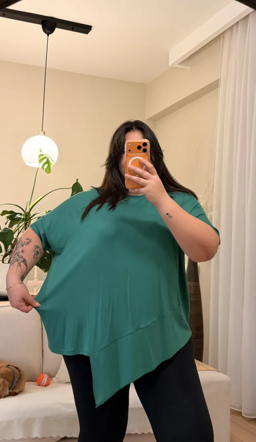 Simetri Detaylı Basic Esnek Penye Tişört - Zümrüt Yeşili