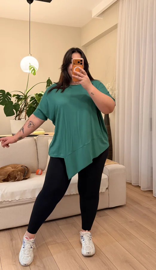 Simetri Detaylı Basic Esnek Penye Tişört - Zümrüt Yeşili