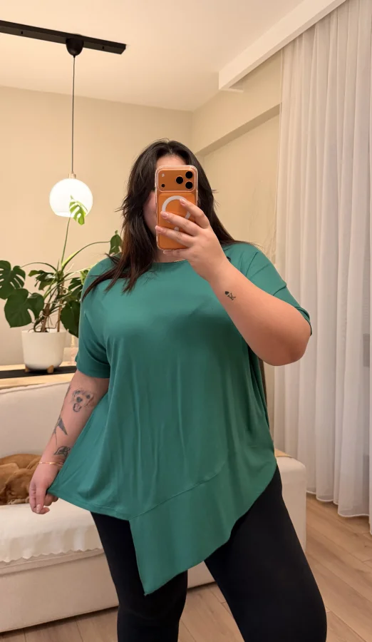 Simetri Detaylı Basic Esnek Penye Tişört - Zümrüt Yeşili