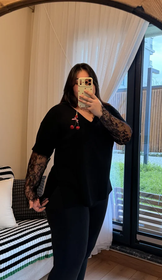 Dantel Detaylı V Yaka Modal Tişört - Siyah