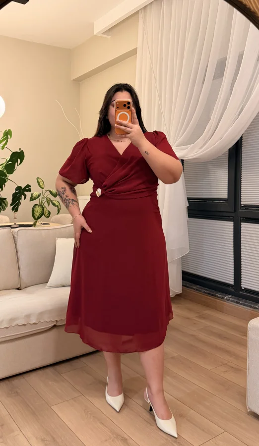 Kruvaze Yaka Tokalı Şifon Elbise - Bordo